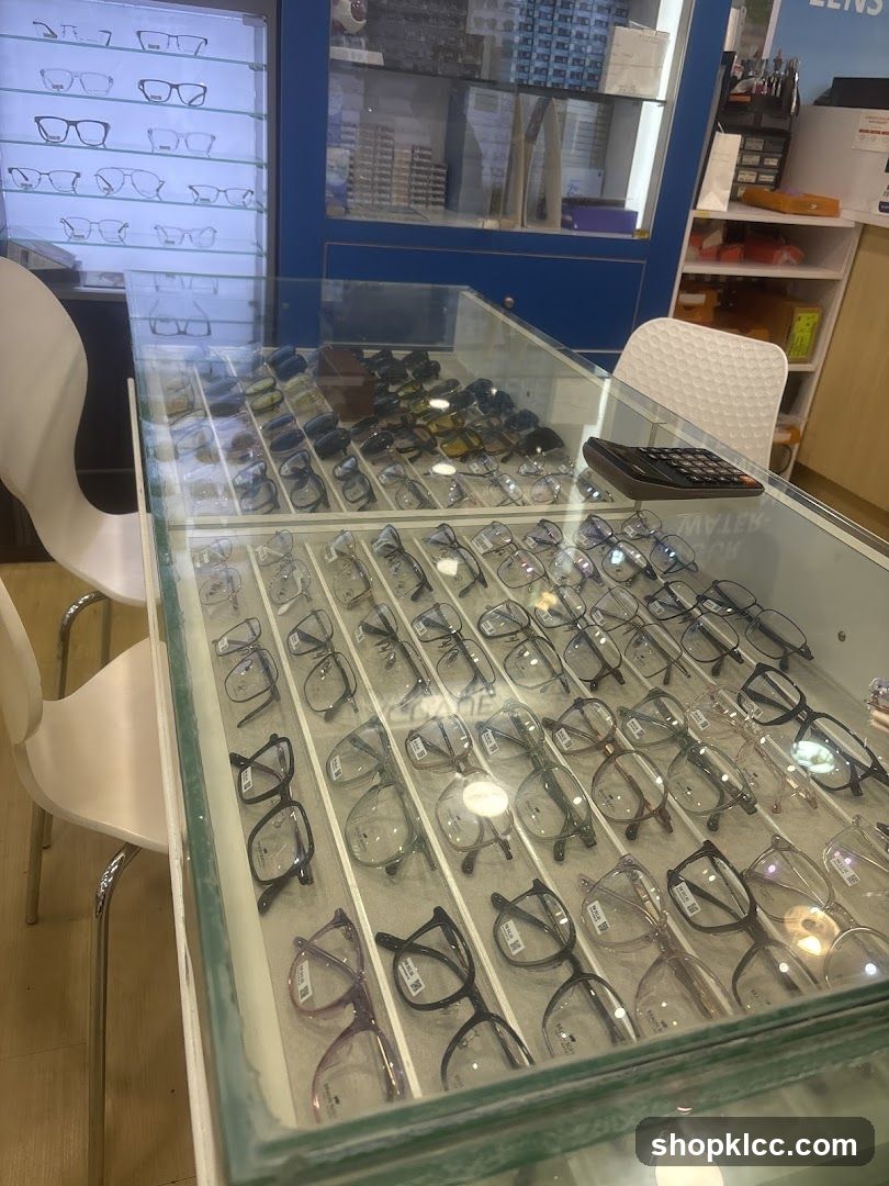 Eyeglasses Display