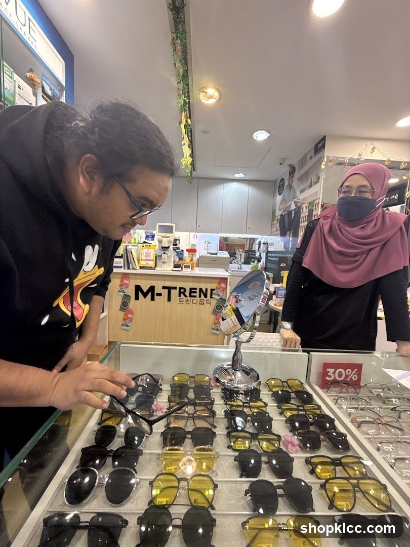 Eyewear Store Display