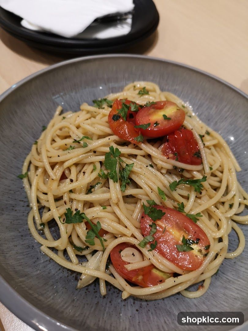 Spaghetti with Tomatoes and Parsley