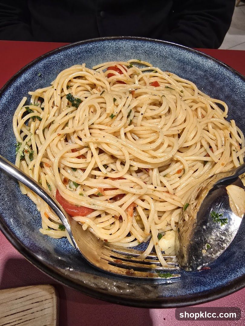 Spaghetti with Tomatoes and Herbs