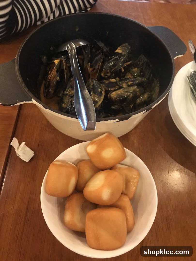 Mussels and Fried Buns
