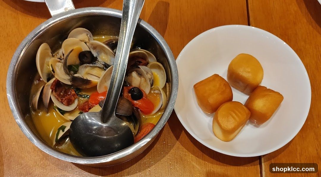 Clams and Fried Buns