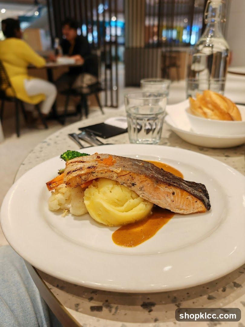 Salmon with Mashed Potatoes and Vegetables
