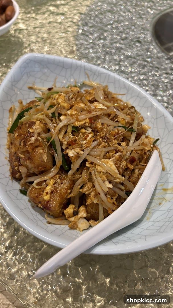 Stir-fried Turnip Cake with Bean Sprouts