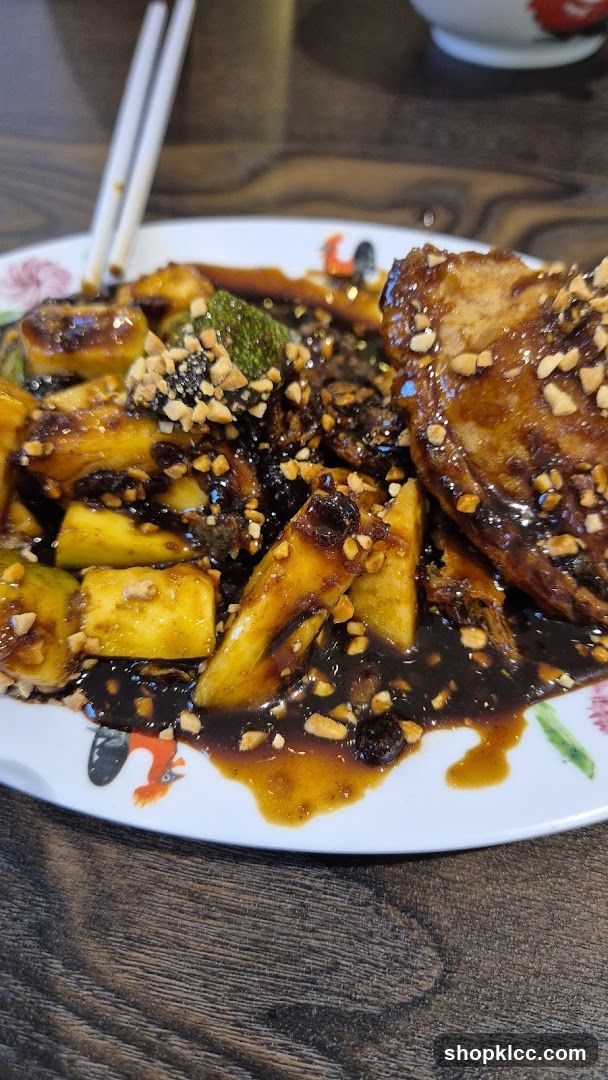 Stir-fried dish with sauce and nuts