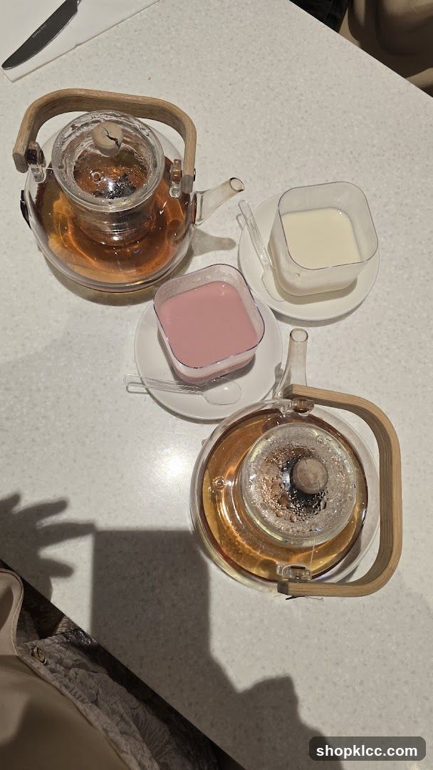 Teapots and Desserts
