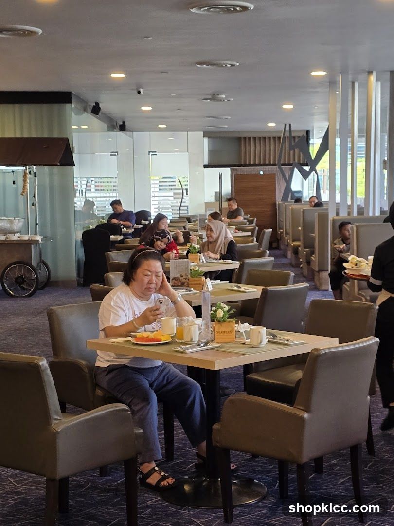 People dining in a restaurant