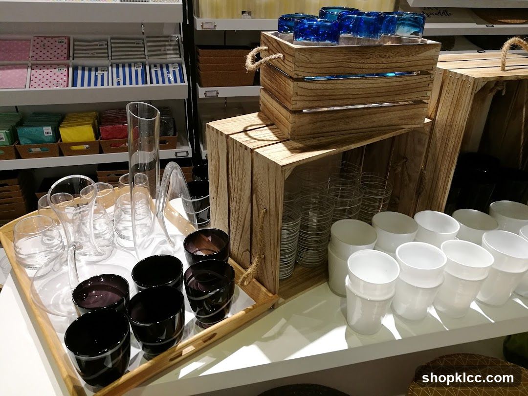 Tableware display