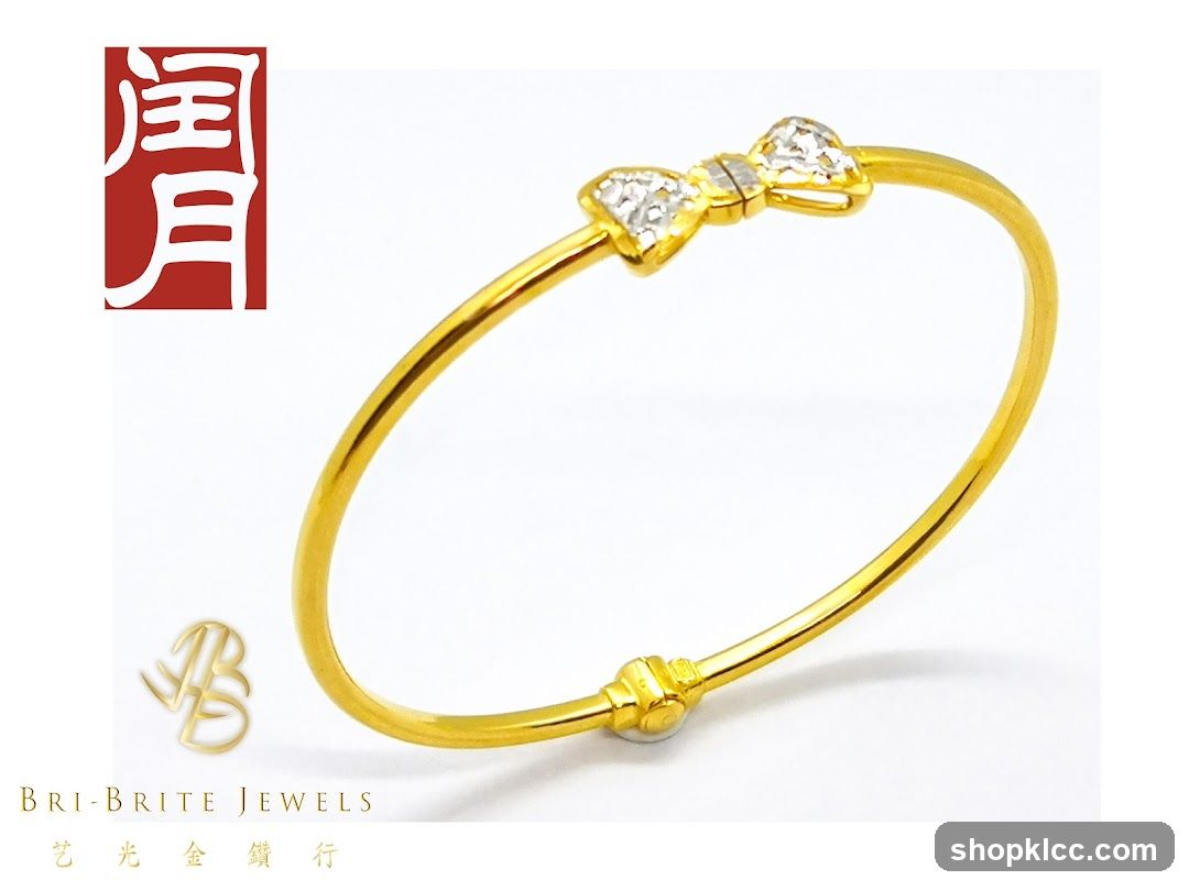 Gold Bracelet with Bow Design