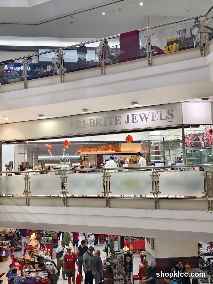Jewelry store and market stalls in a mall