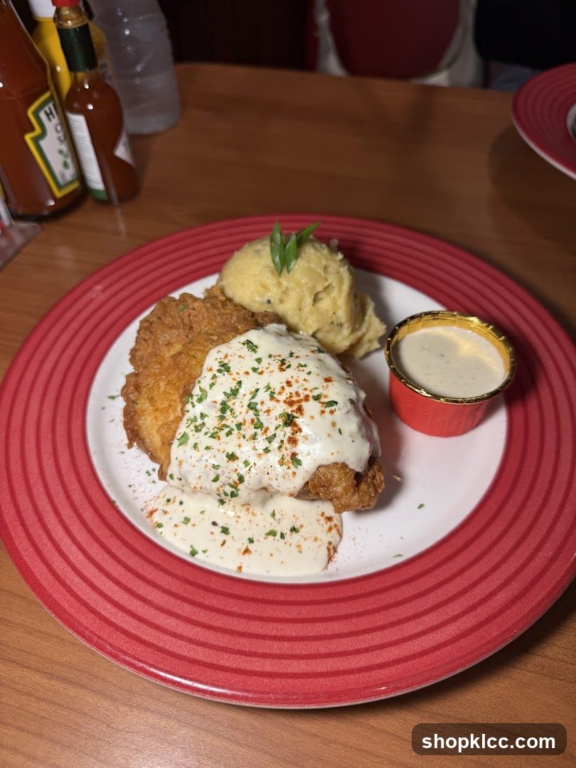 Fried Chicken with Mashed Potatoes and Gravy