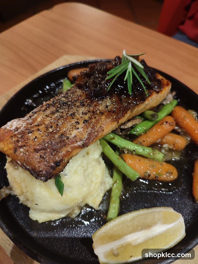 Salmon with Mashed Potatoes and Vegetables
