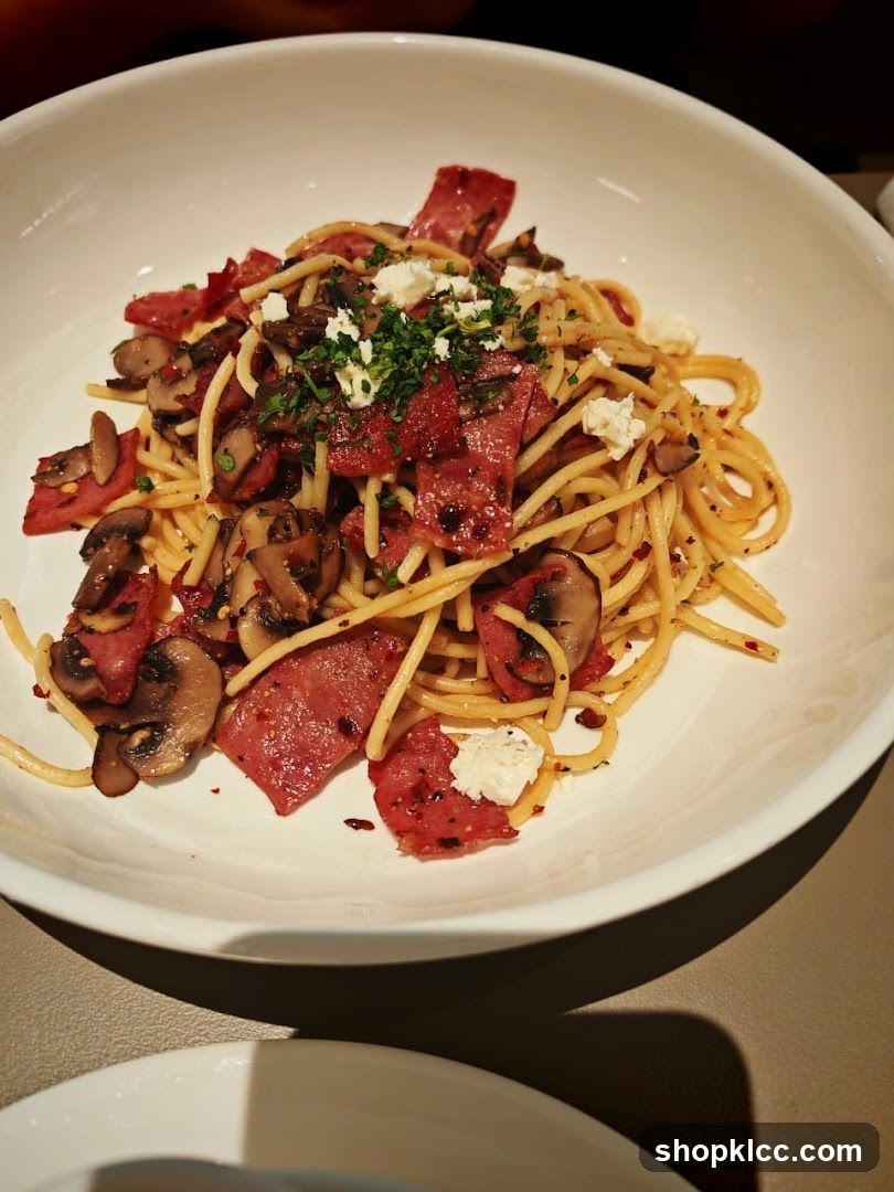 Spaghetti with Meat and Mushrooms