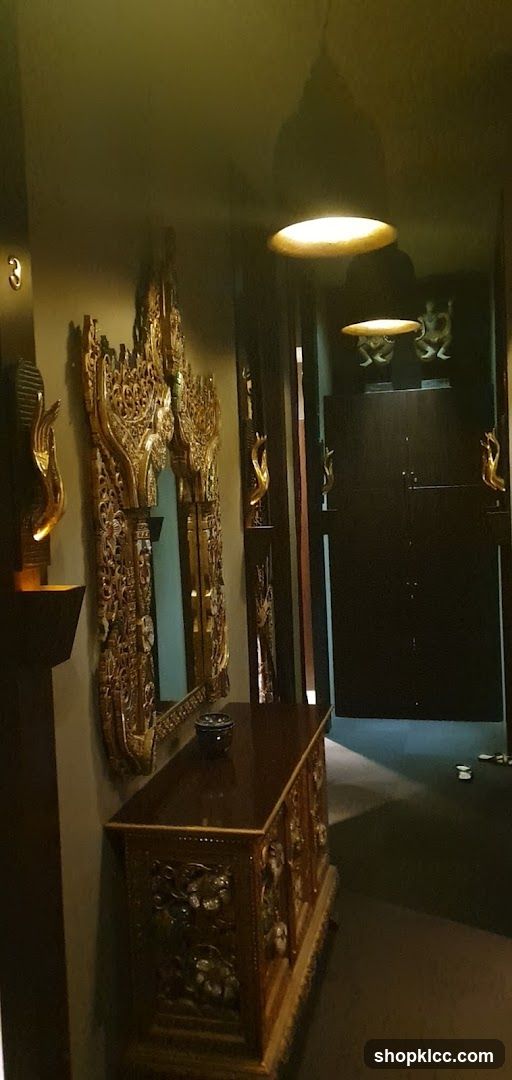 Hallway with ornate decor
