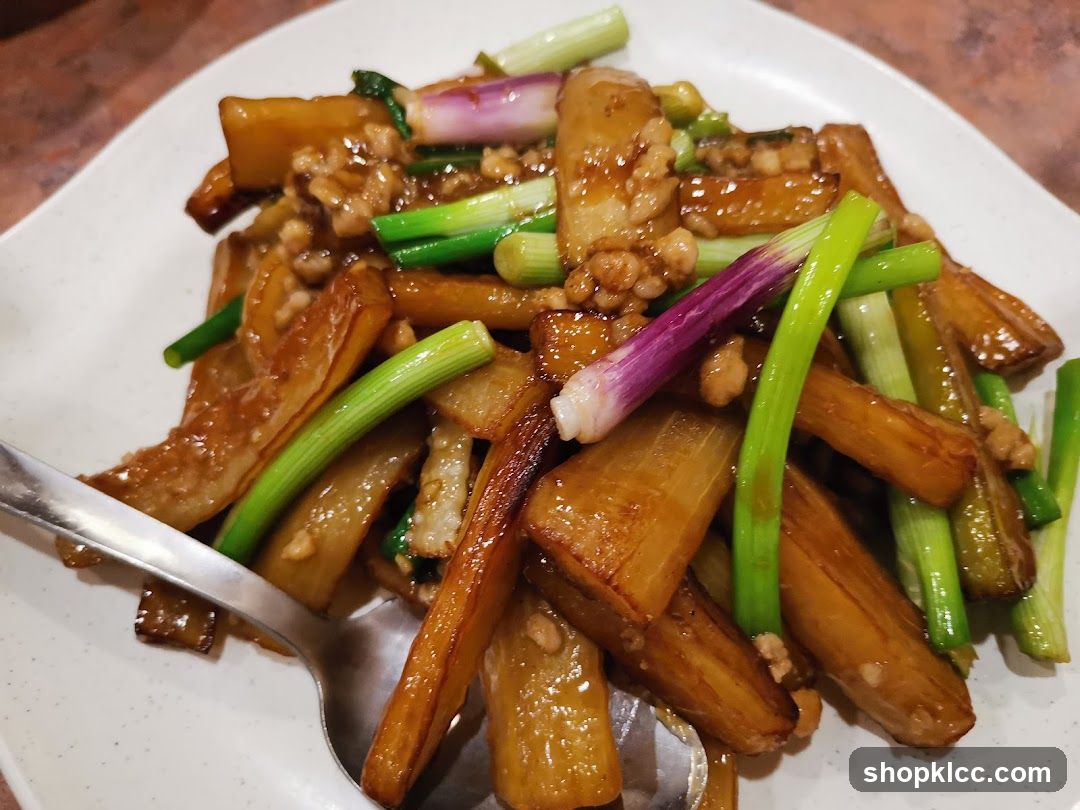 Stir-fried dish with scallions