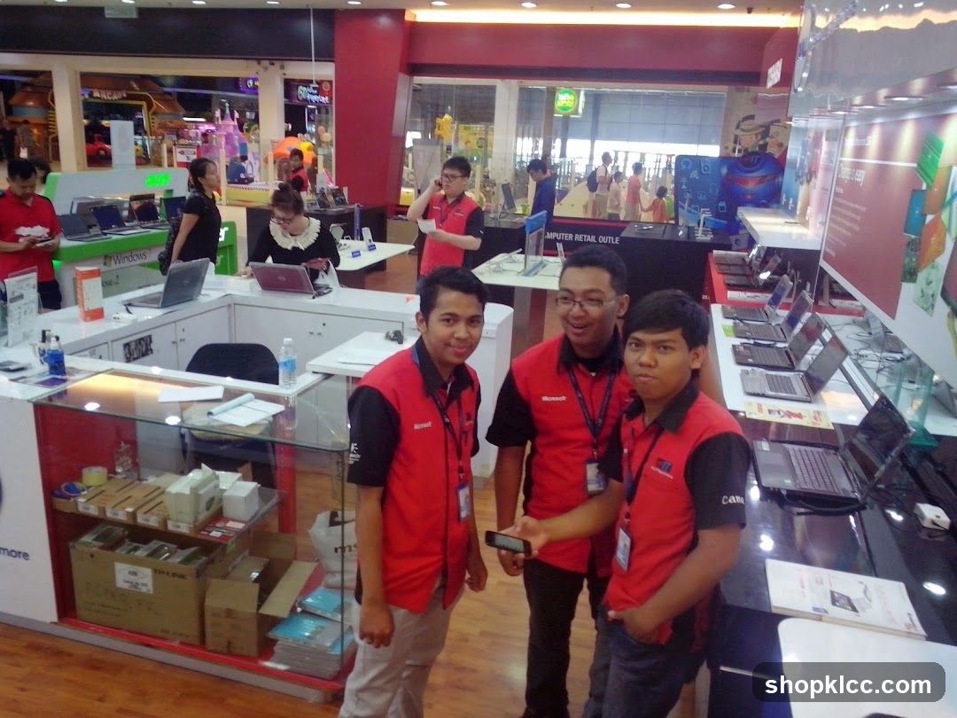 Computer Retail Outlet Staff