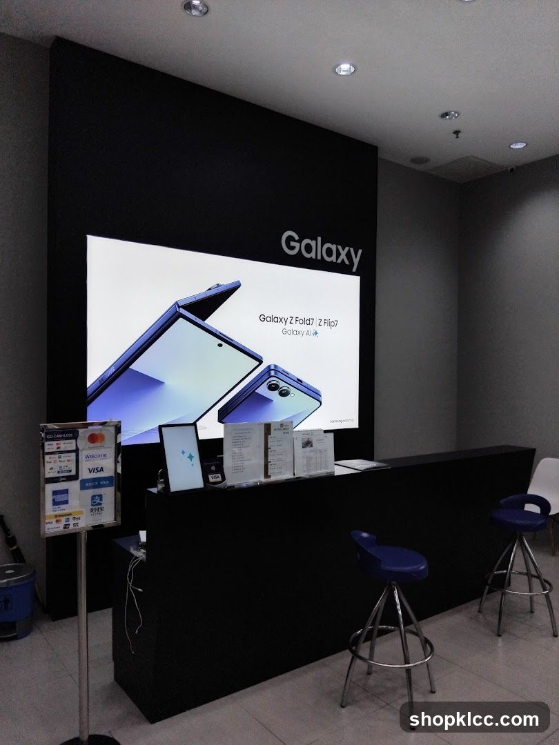 Samsung Galaxy Store Interior