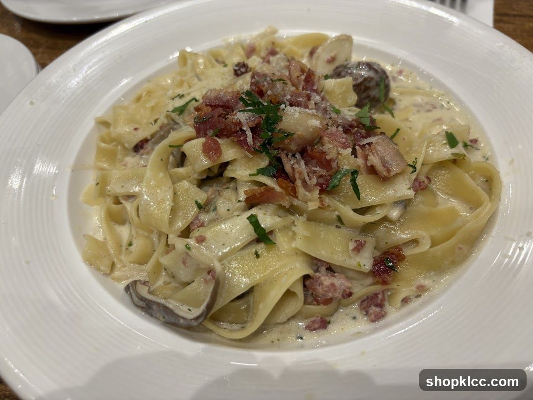 Fettuccine Alfredo with Bacon and Mushrooms