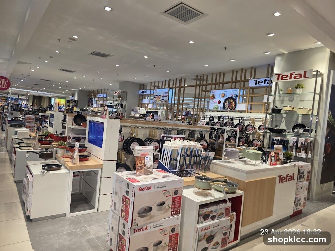 Kitchenware Store Display