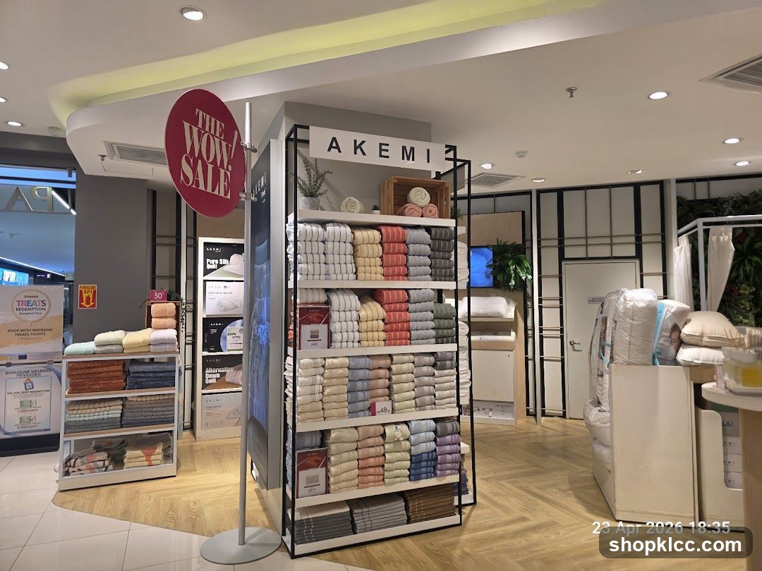 AKEMI Store Display