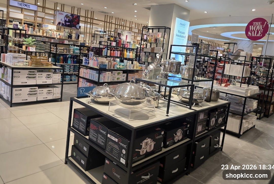 Kitchenware Store Display
