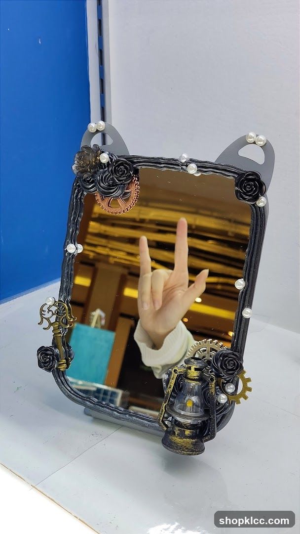 Hands Atria