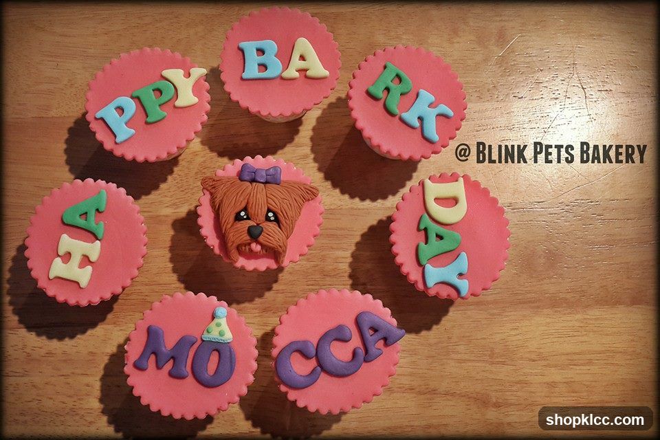 Bark Day Cupcakes