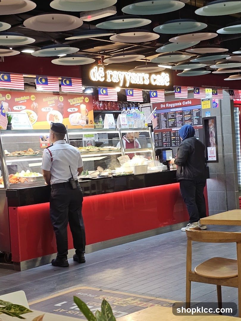 de rayyans cafe interior