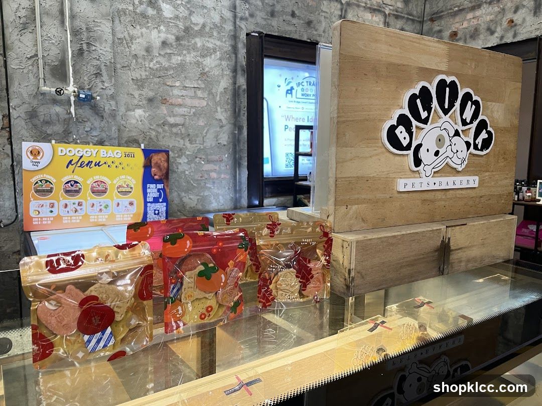 Pet Bakery Interior Display