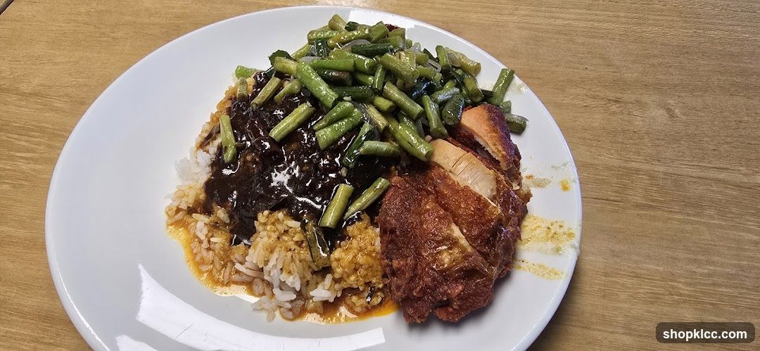 Plate of Chicken Rice with Vegetables