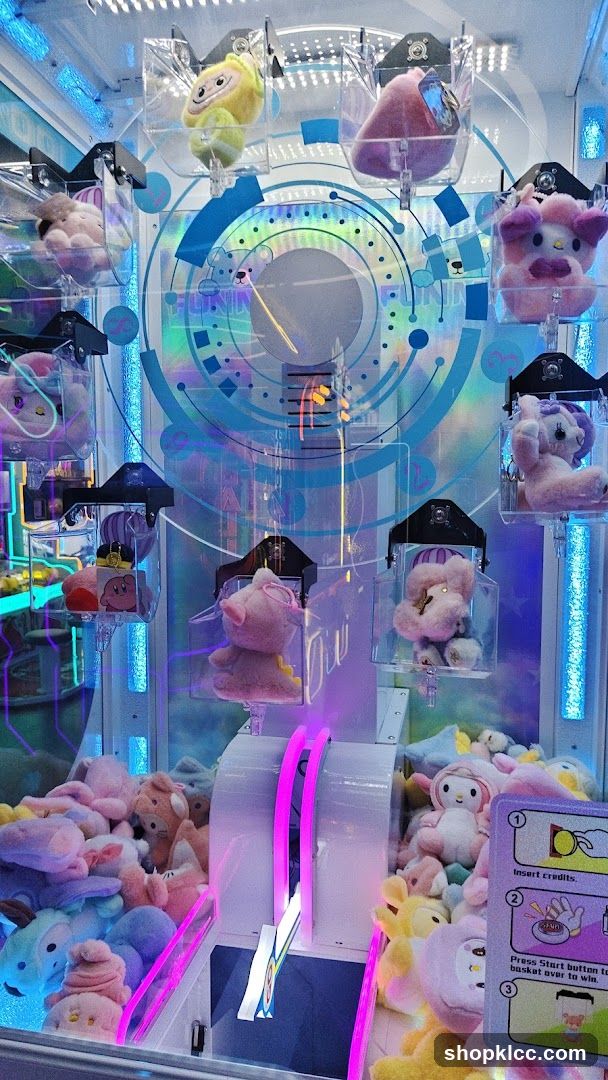 Clutch Machine with Plushies