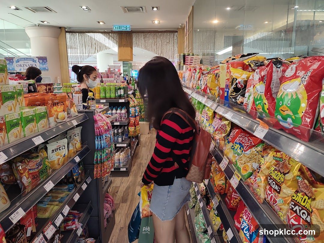 Snack aisle in a Japanese convenience store