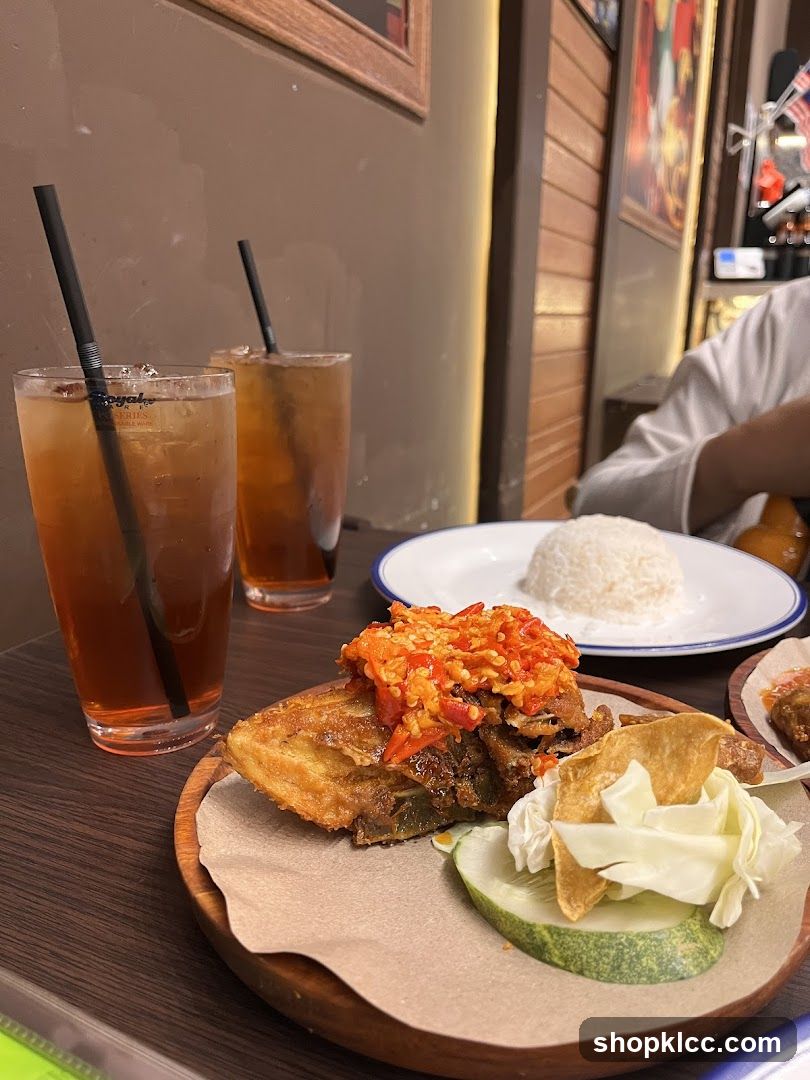 Fried Chicken with Rice and Iced Tea