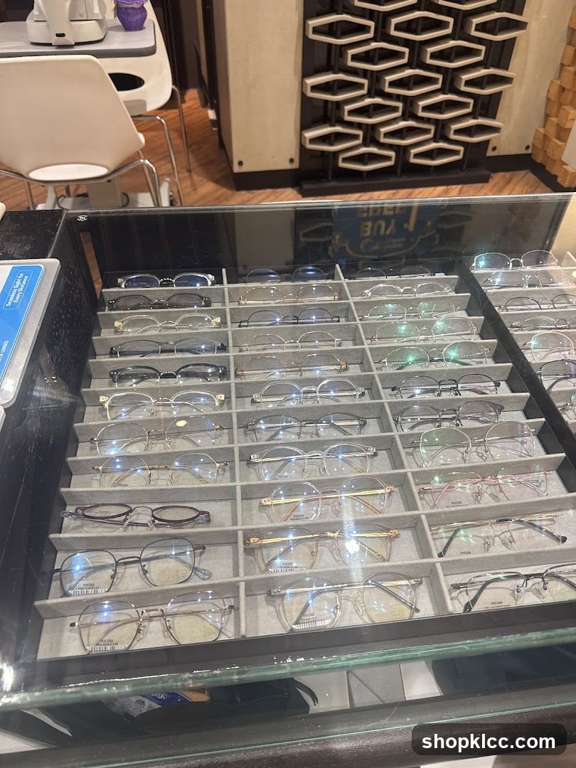 Eyeglasses Display