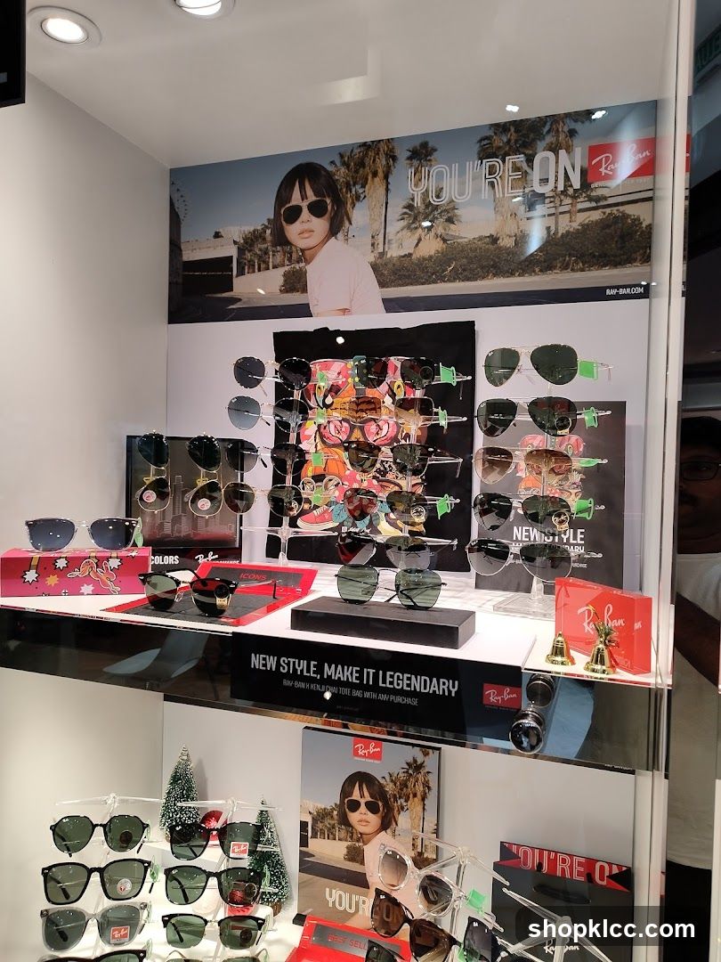 Ray-Ban Sunglasses Display