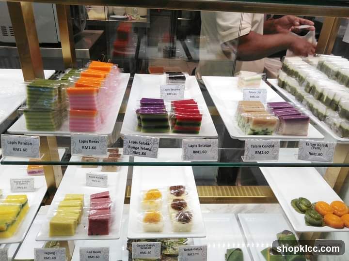 Custard Cake Display Case