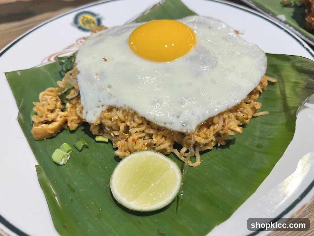 Fried Noodles with Fried Egg