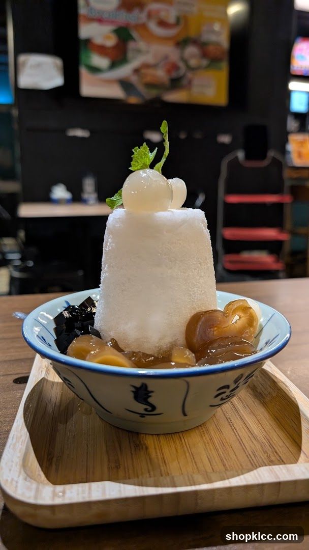 Dessert with shaved ice and toppings