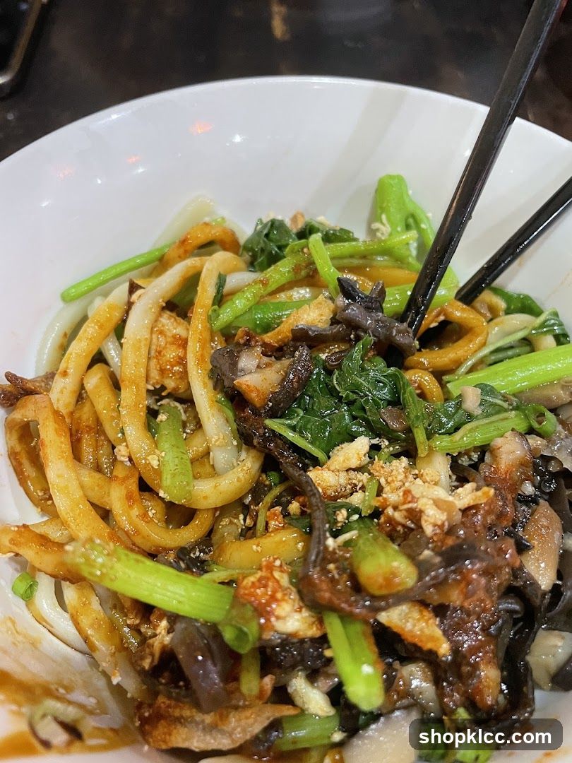Noodles with Vegetables and Mushrooms