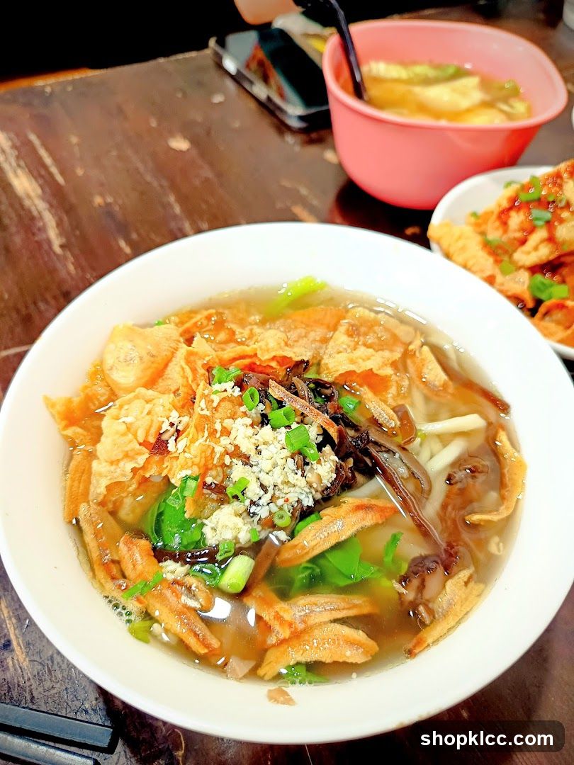 Noodle Soup with Fried Ingredients