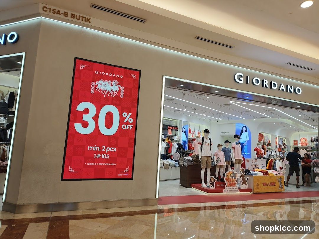 Giordano Storefront with Sale Advertisement