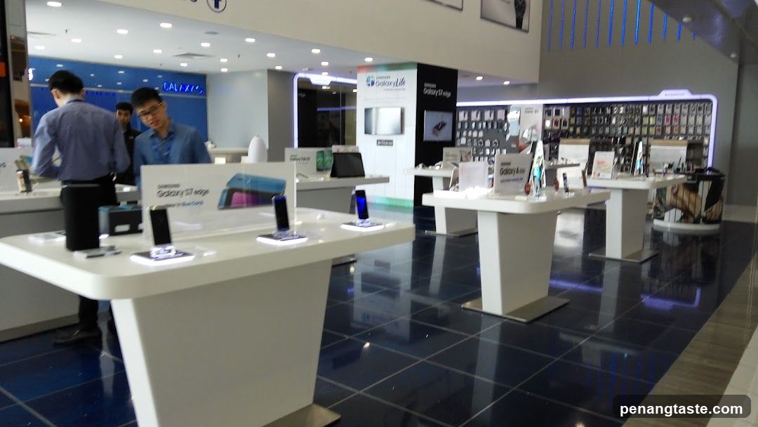 Samsung Galaxy Store Interior