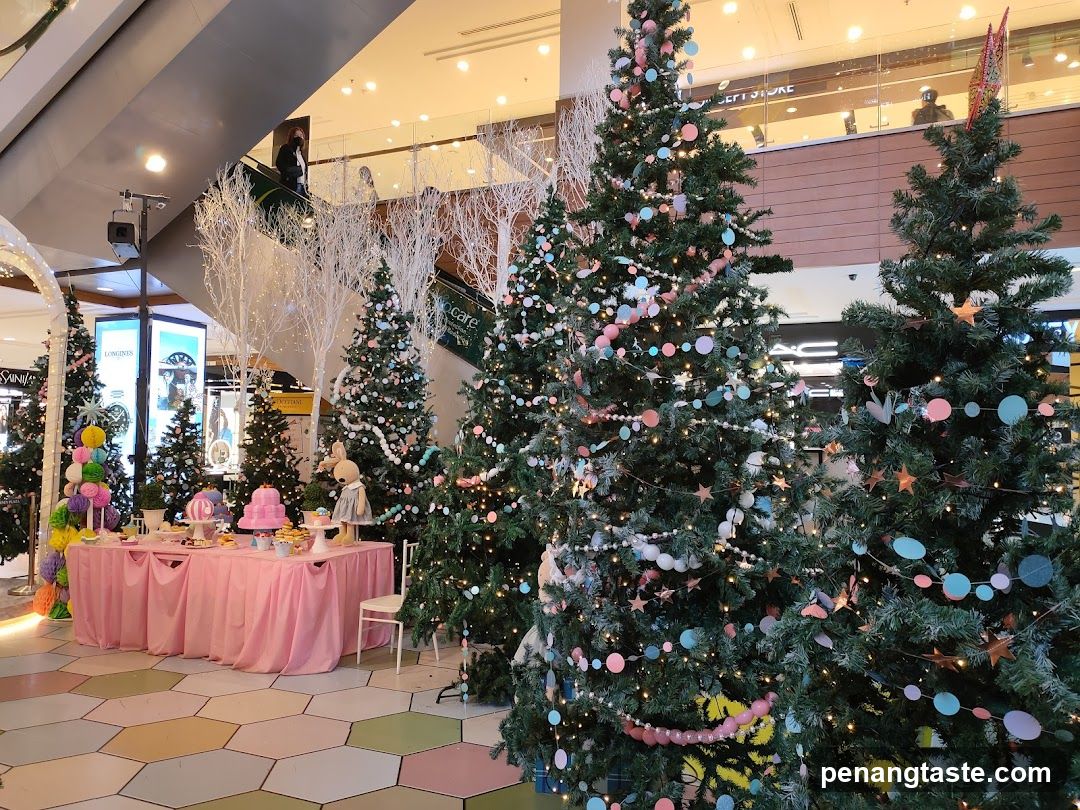 Christmas Tree Display in a Mall