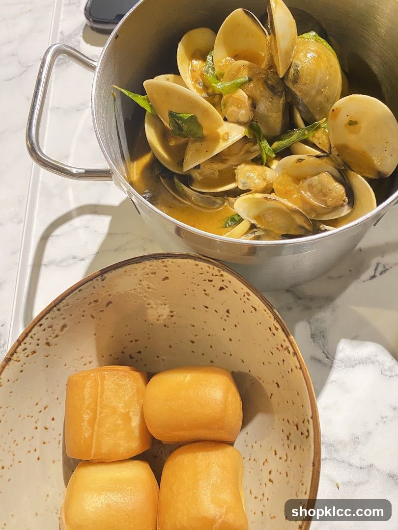 Clams and Fried Buns