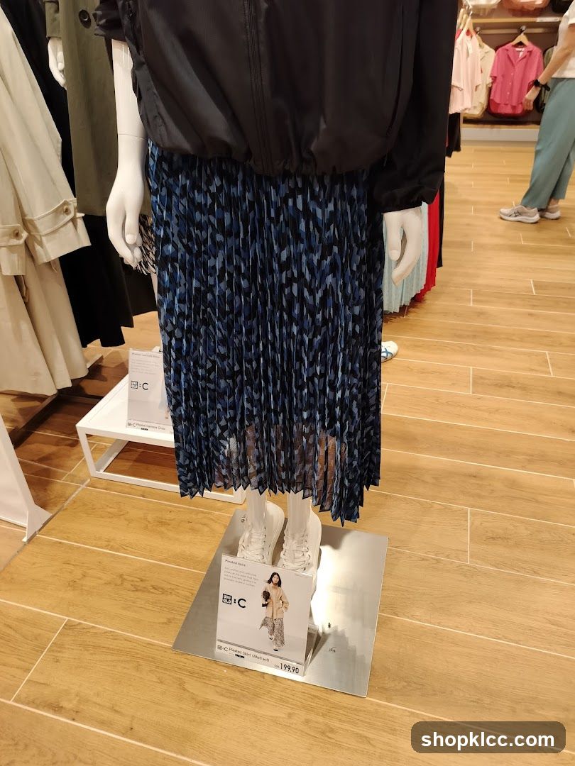 Mannequin wearing a pleated skirt
