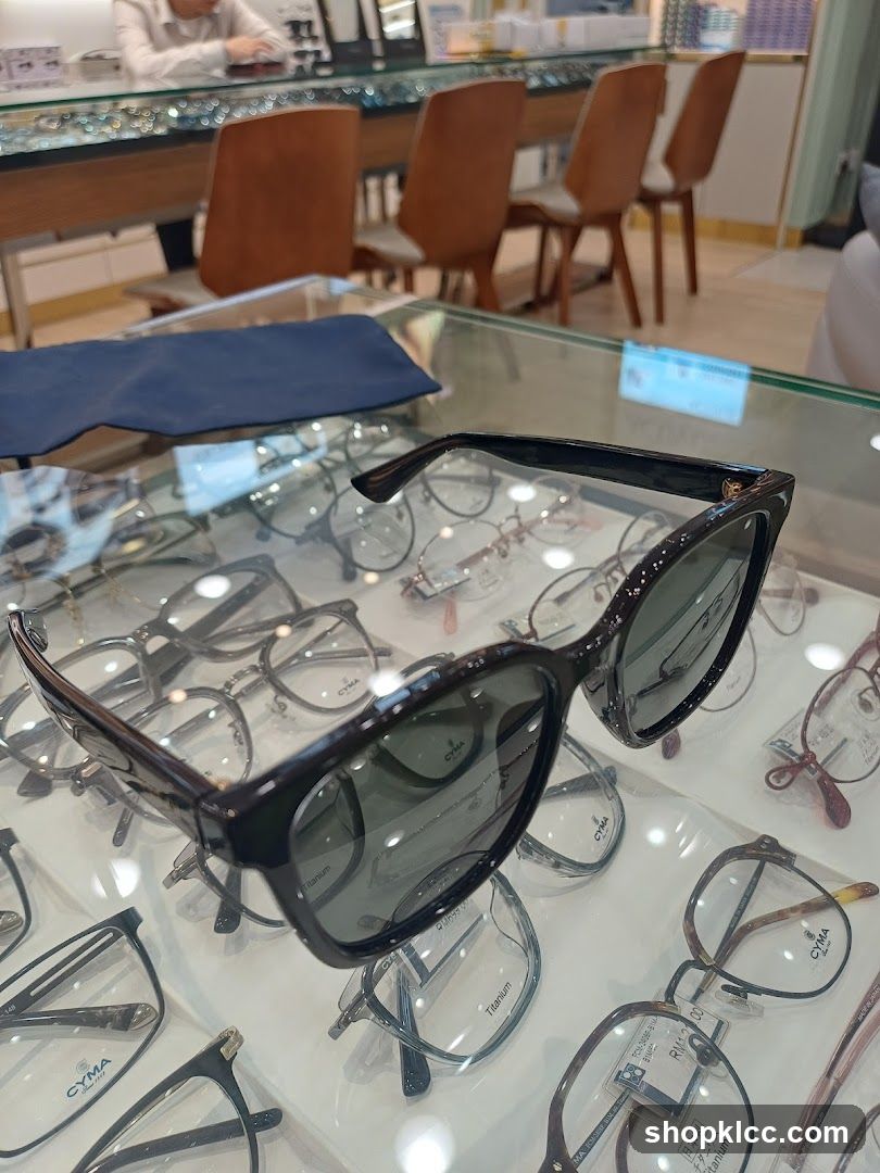 Eyeglasses Display
