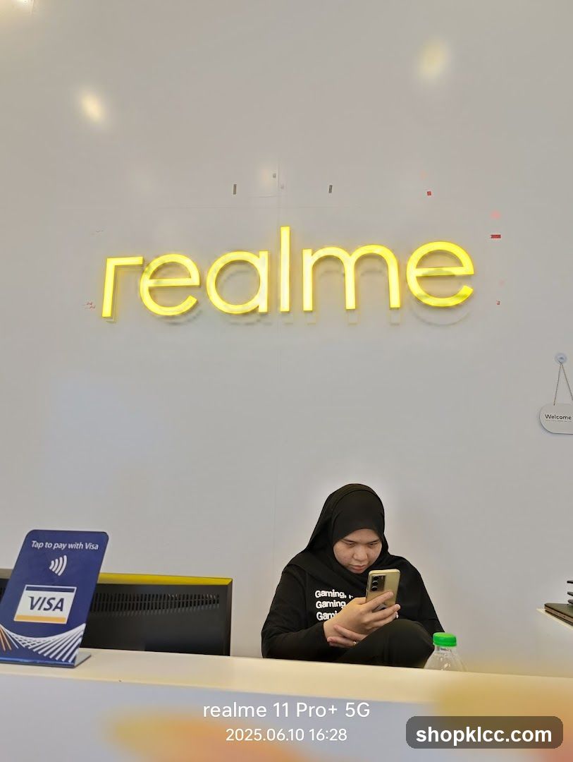 Realme Store Counter