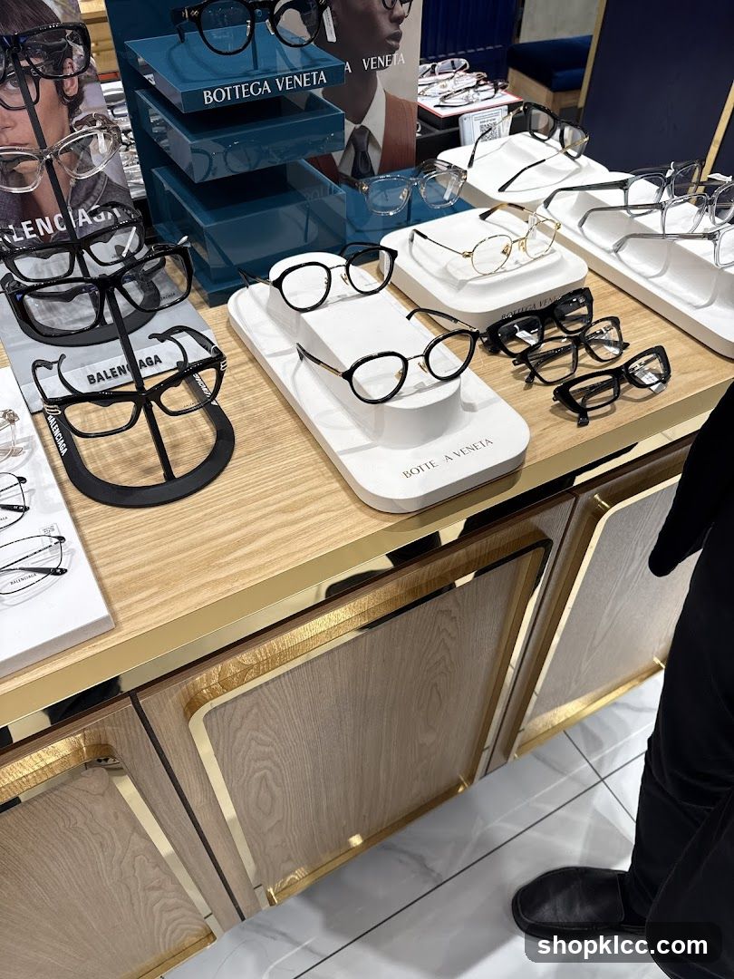 Eyeglasses Display