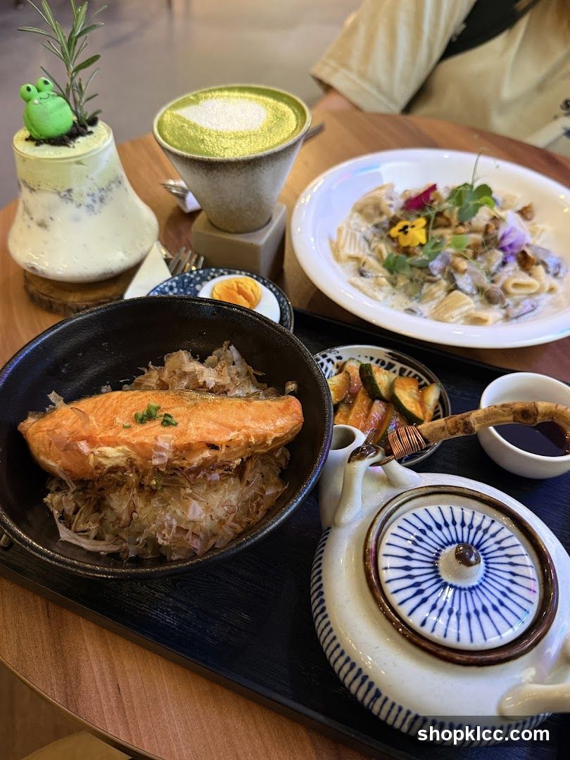 Salmon Donburi and Pasta