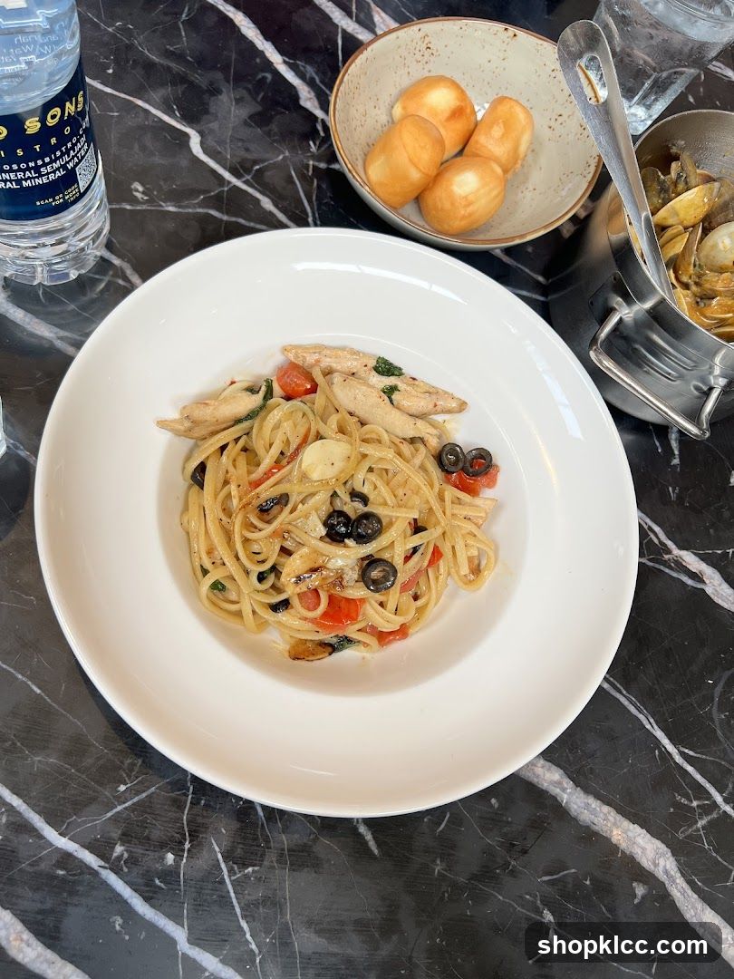 Pasta with Chicken and Olives